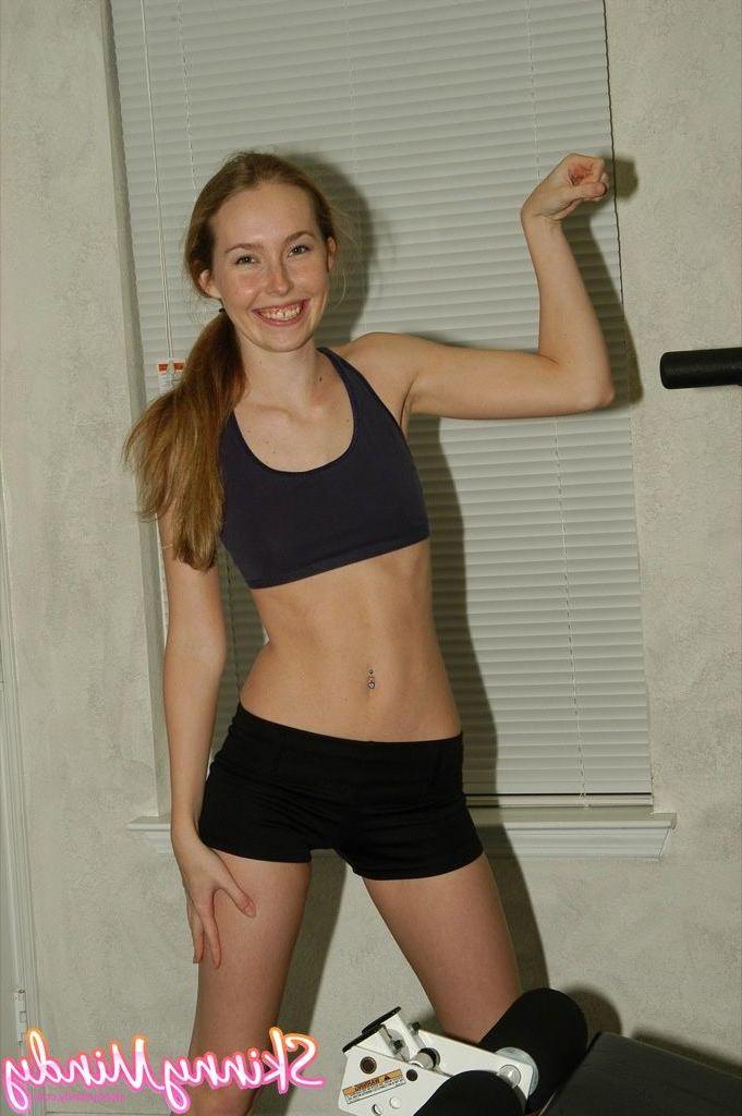 20P Pictures of teen chick Skinny Mindy getting hot in the gym