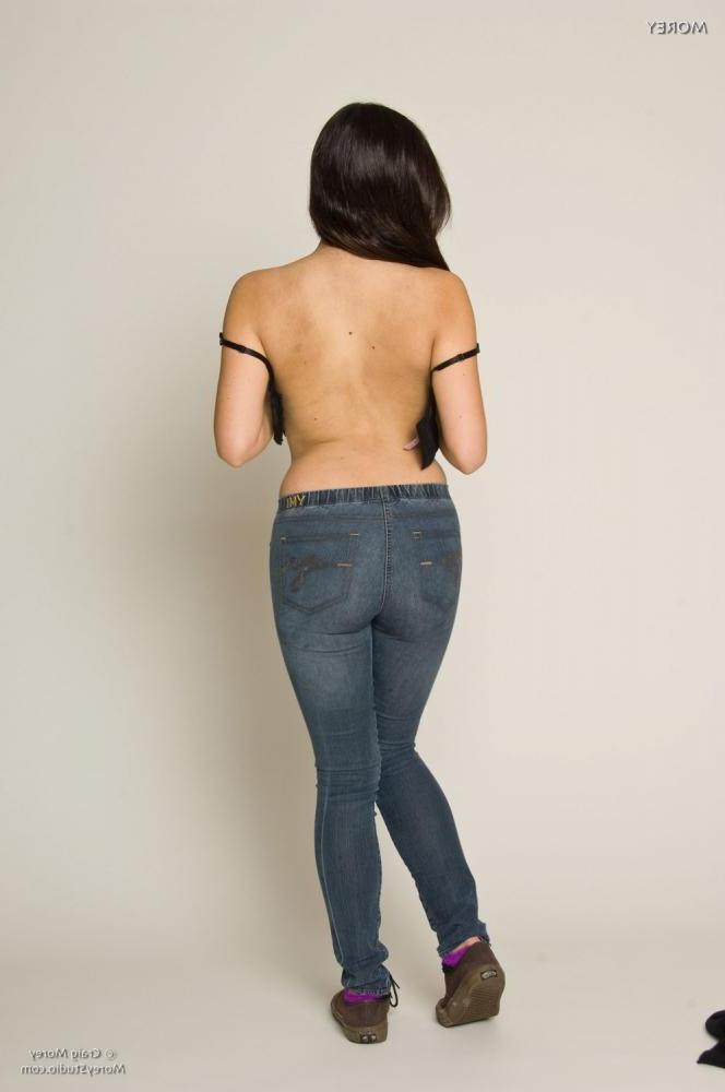 10P Hot coed Sophia slides down her jeans just for you