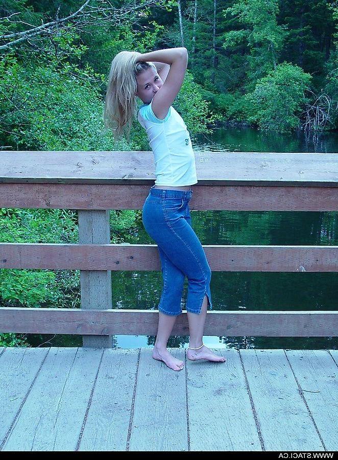 20P Pictures of Staci.ca exposing her tits outside