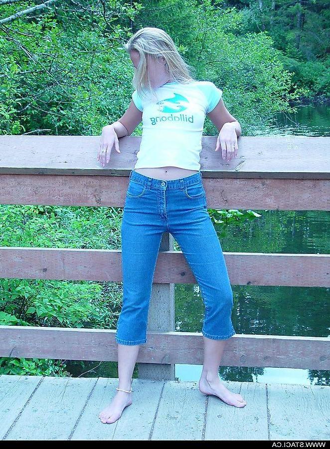 20P Pictures of Staci.ca exposing her tits outside