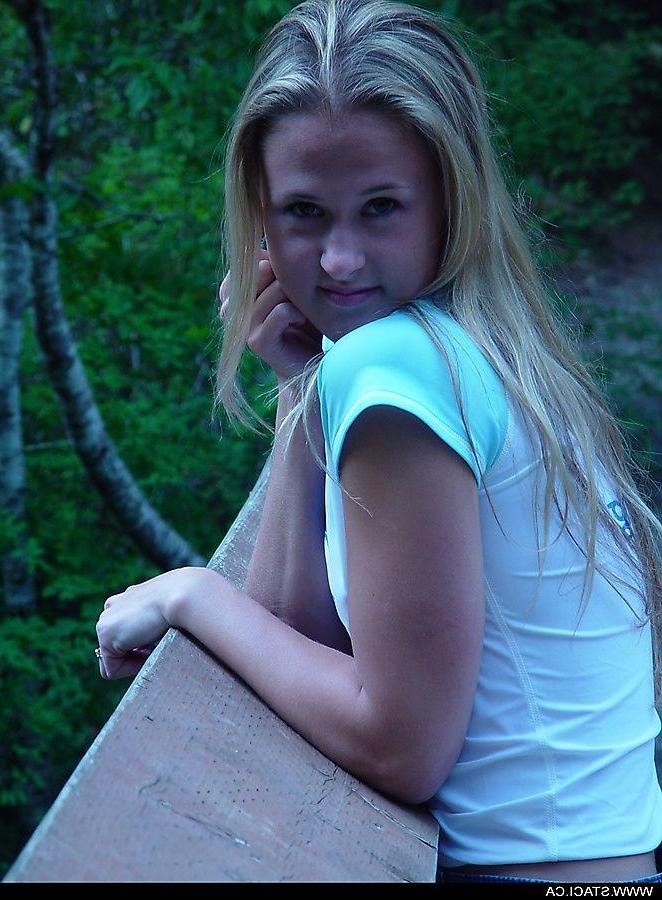 20P Pictures of Staci.ca exposing her tits outside