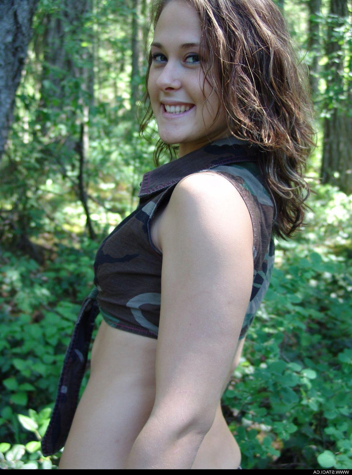20P Pictures of teen amateur Staci.ca stripping for you outside