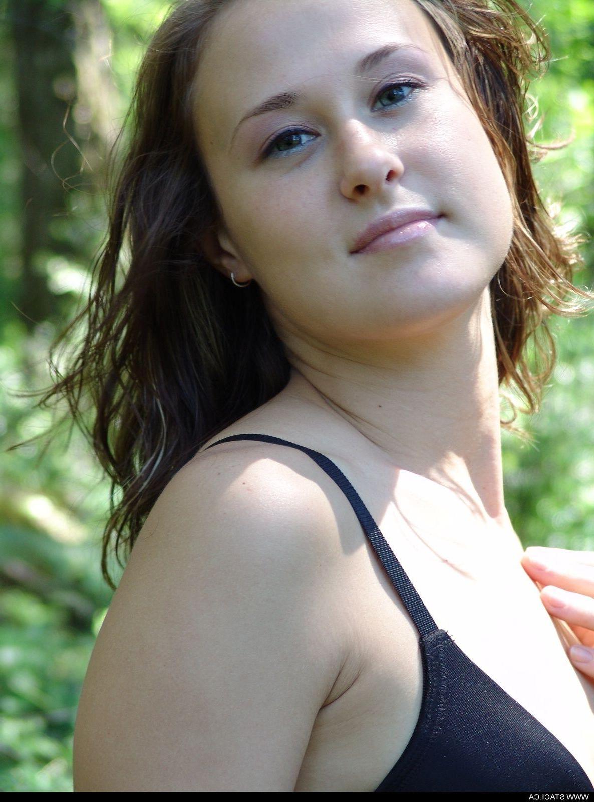 20P Pictures of teen amateur Staci.ca stripping for you outside