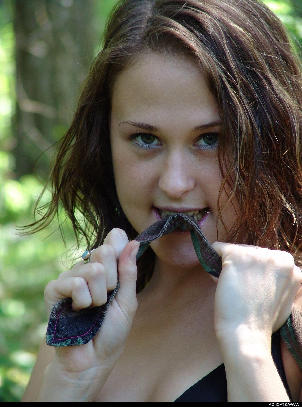 20P Pictures of teen amateur Staci.ca stripping for you outside