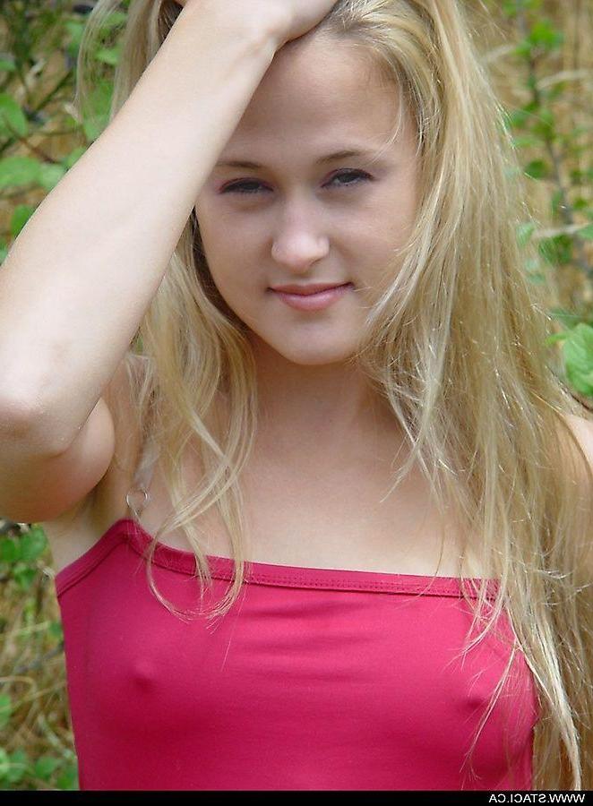 20P Pictures of teen amateur Staci.ca showing her tits outside