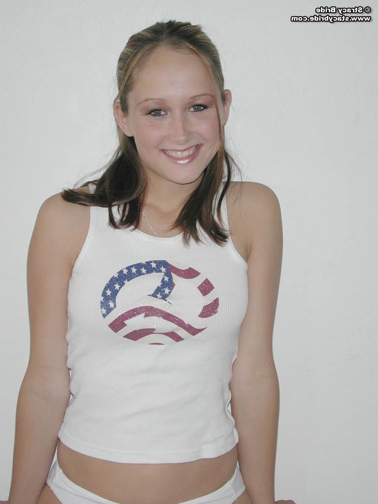 20P Pictures of Stacy Bride spreading her legs