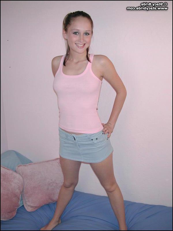 20P Pictures of a hot coed getting naked