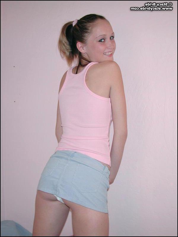 20P Pictures of a hot coed getting naked