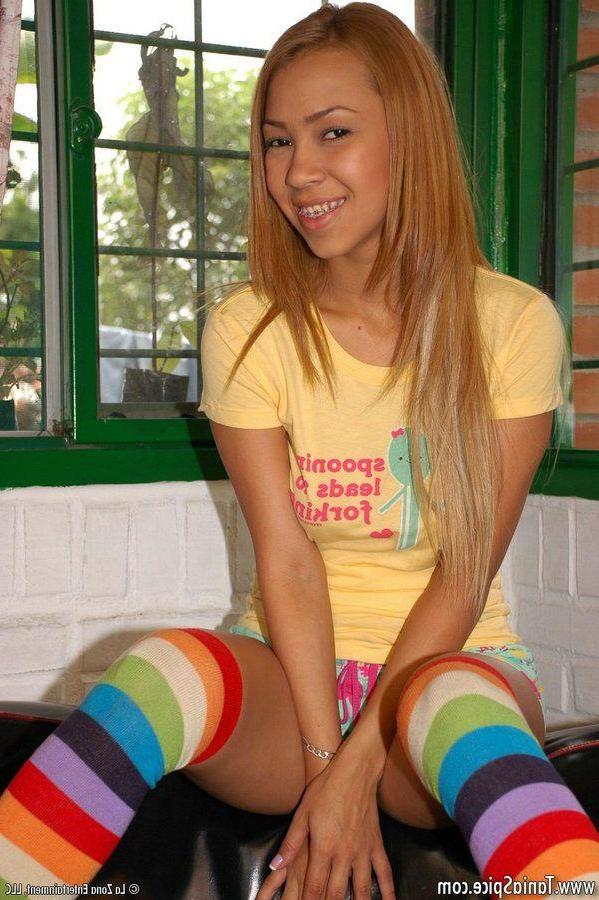 15P Pictures of teen Tania Spice pleasuring herself with a vibrator
