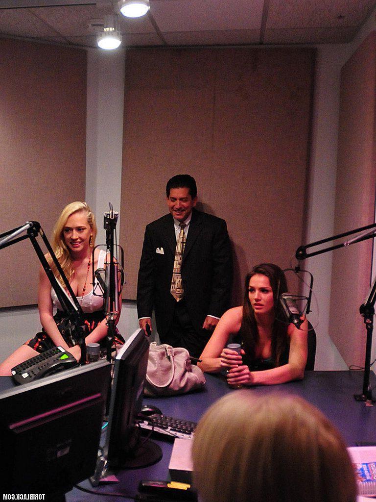 15P Pictures of Tori Black getting freaky with her girlfriends