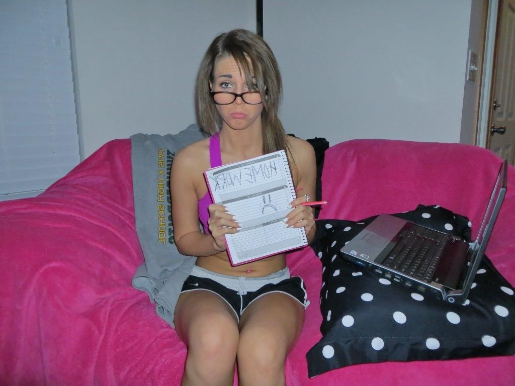 15P College coed Val Midwest gets bored studying and takes a break to masturbate