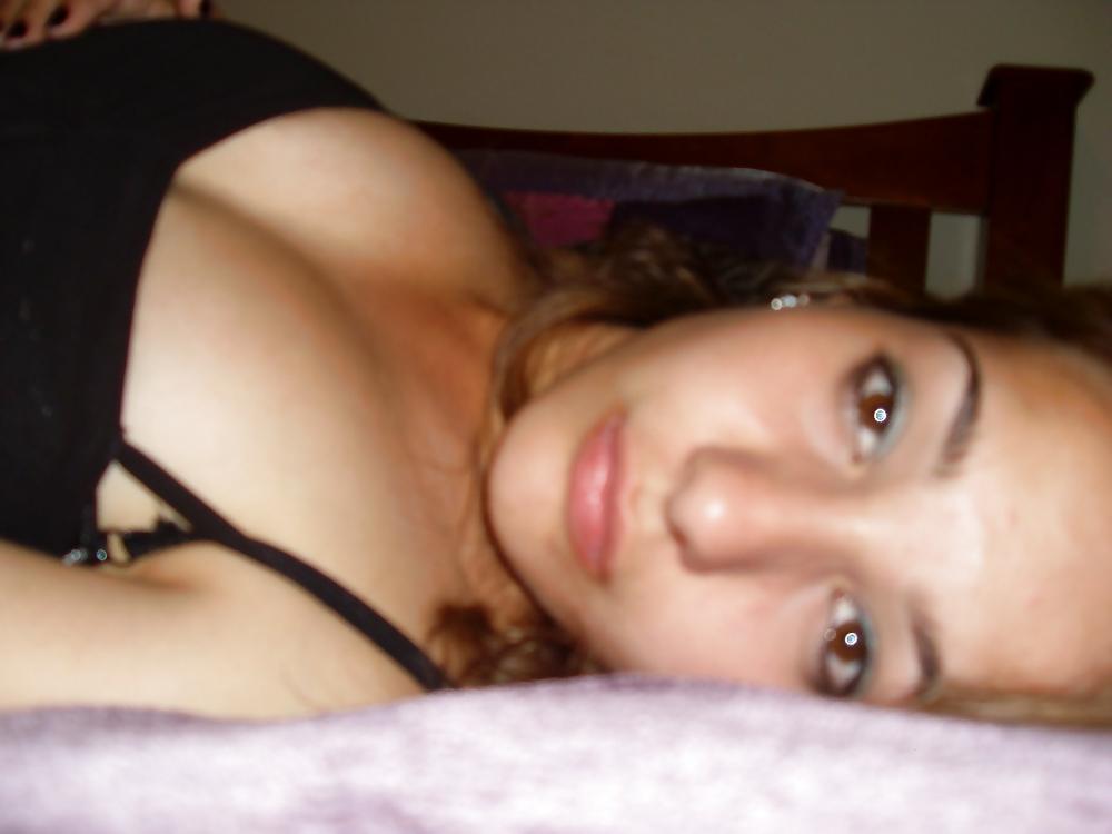 25P Hairy teen inside