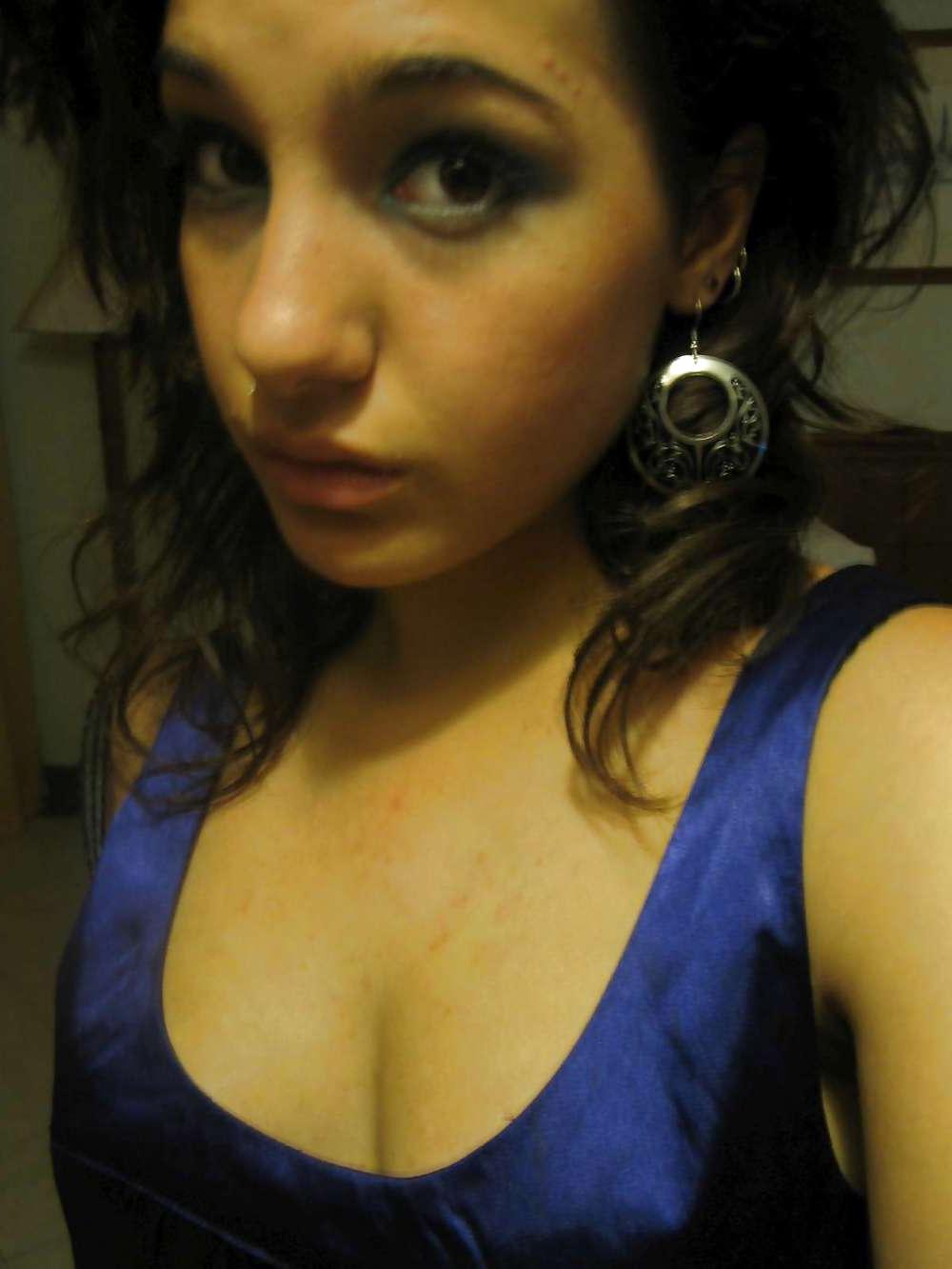 25P Hairy teen inside