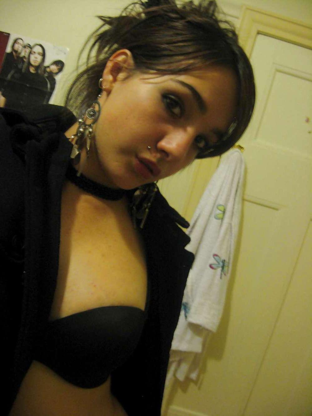 25P Hairy teen inside