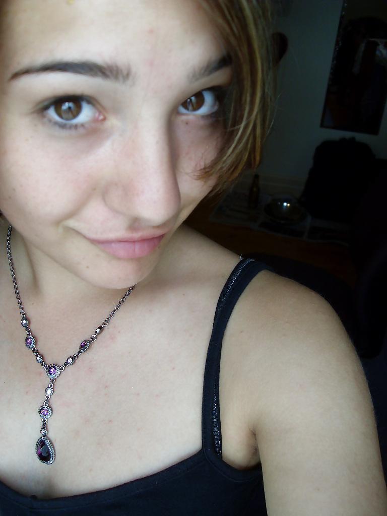 25P Hairy teen inside