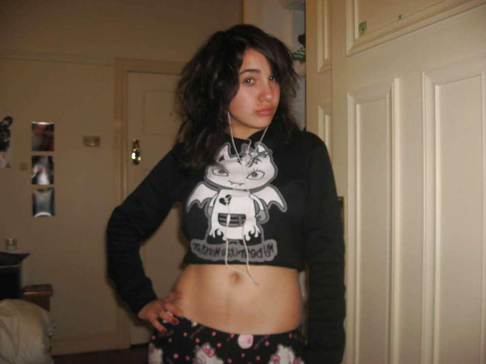 25P Hairy teen inside