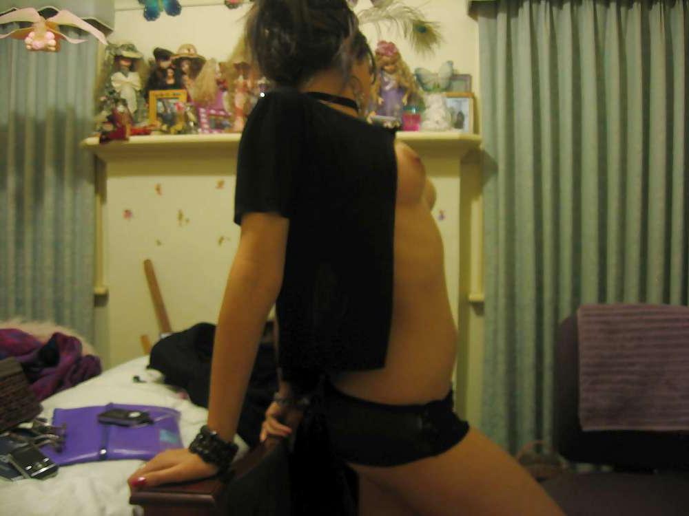 25P Hairy teen inside