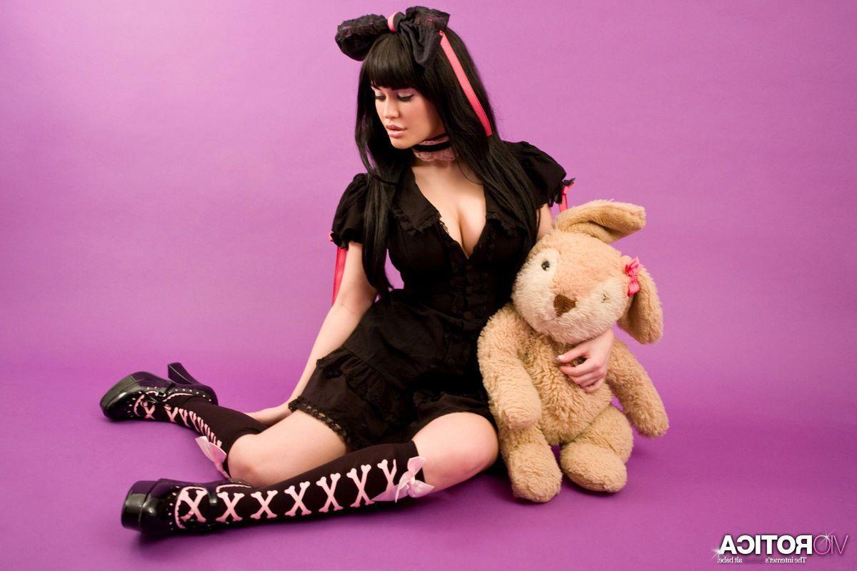 15P Pictures of Viorotica being your fuck bunny for the night