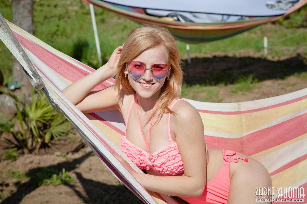 20P Blonde teen Gloria shows you her nude body in Pink Passion