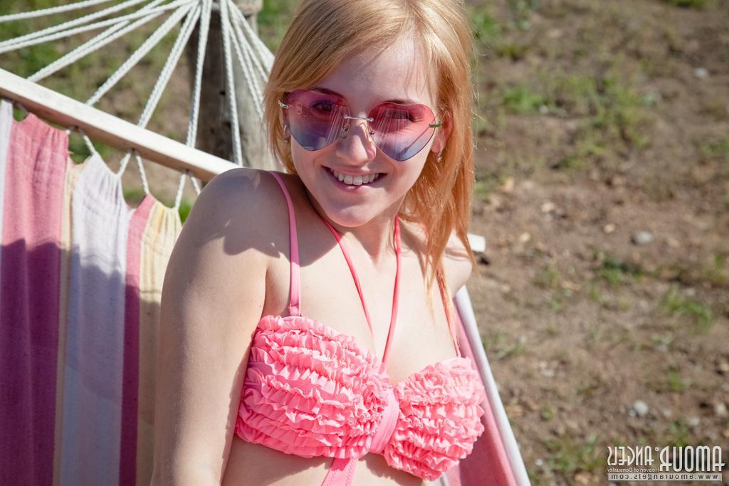 20P Blonde teen Gloria shows you her nude body in Pink Passion