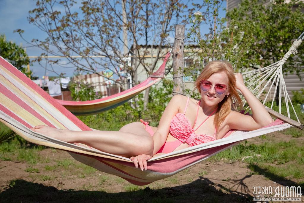 20P Blonde teen Gloria shows you her nude body in Pink Passion