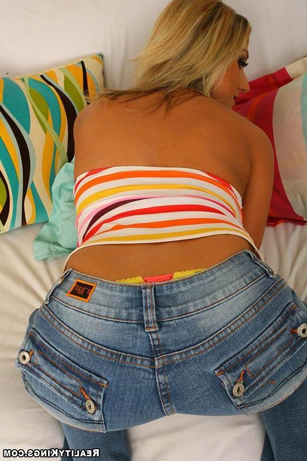 20P Pictures of a blond teen getting fucked