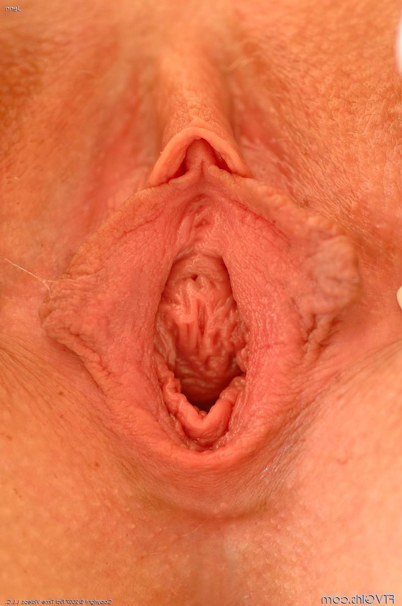 20P Pictures of Jenn playing with her wet pussy