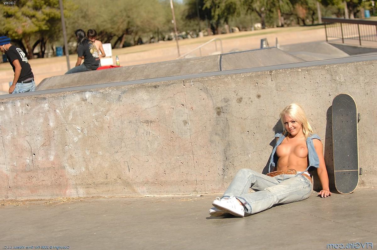 20P Pictures of Lacey showing off her fun parts outside