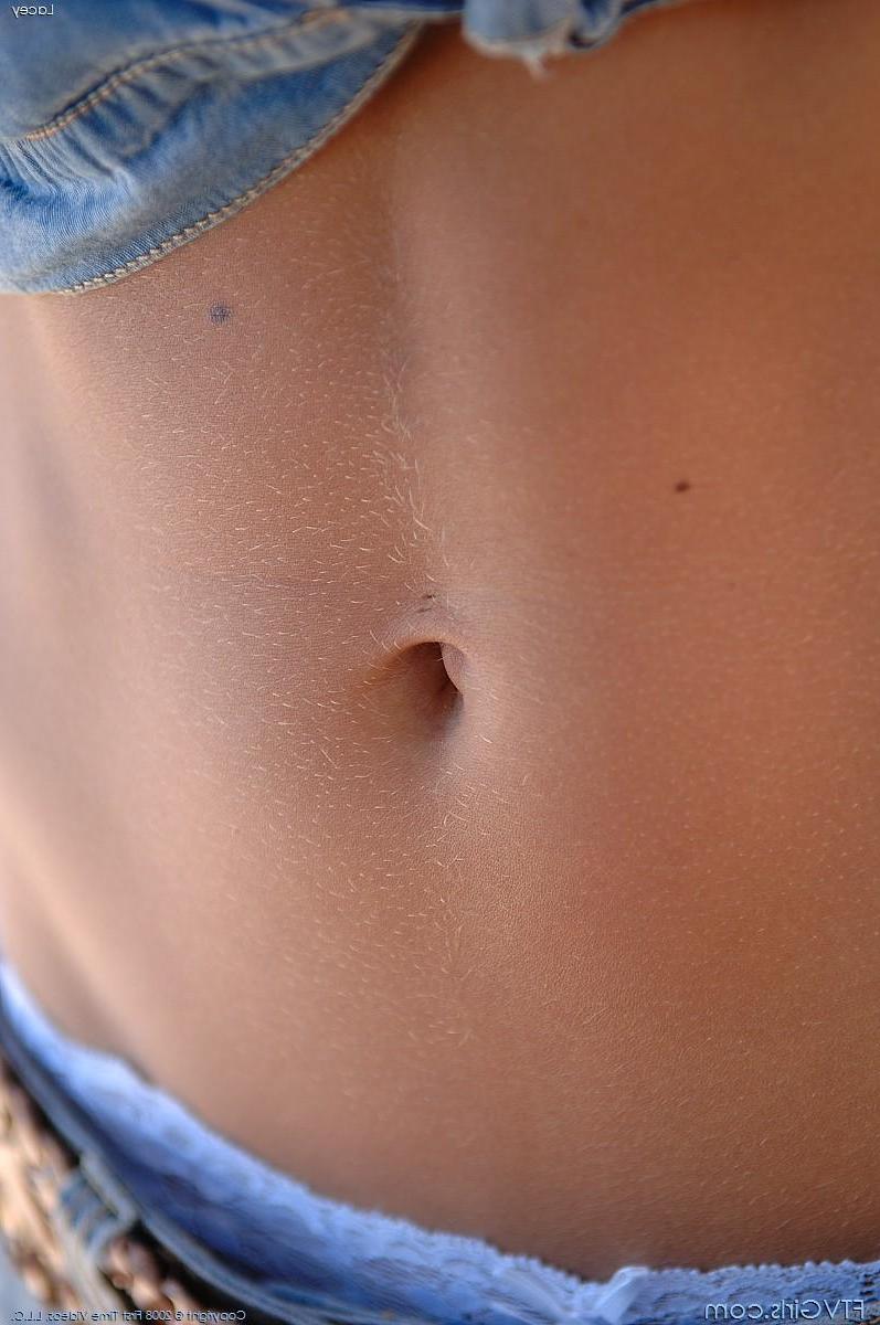 20P Pictures of Lacey showing off her fun parts outside