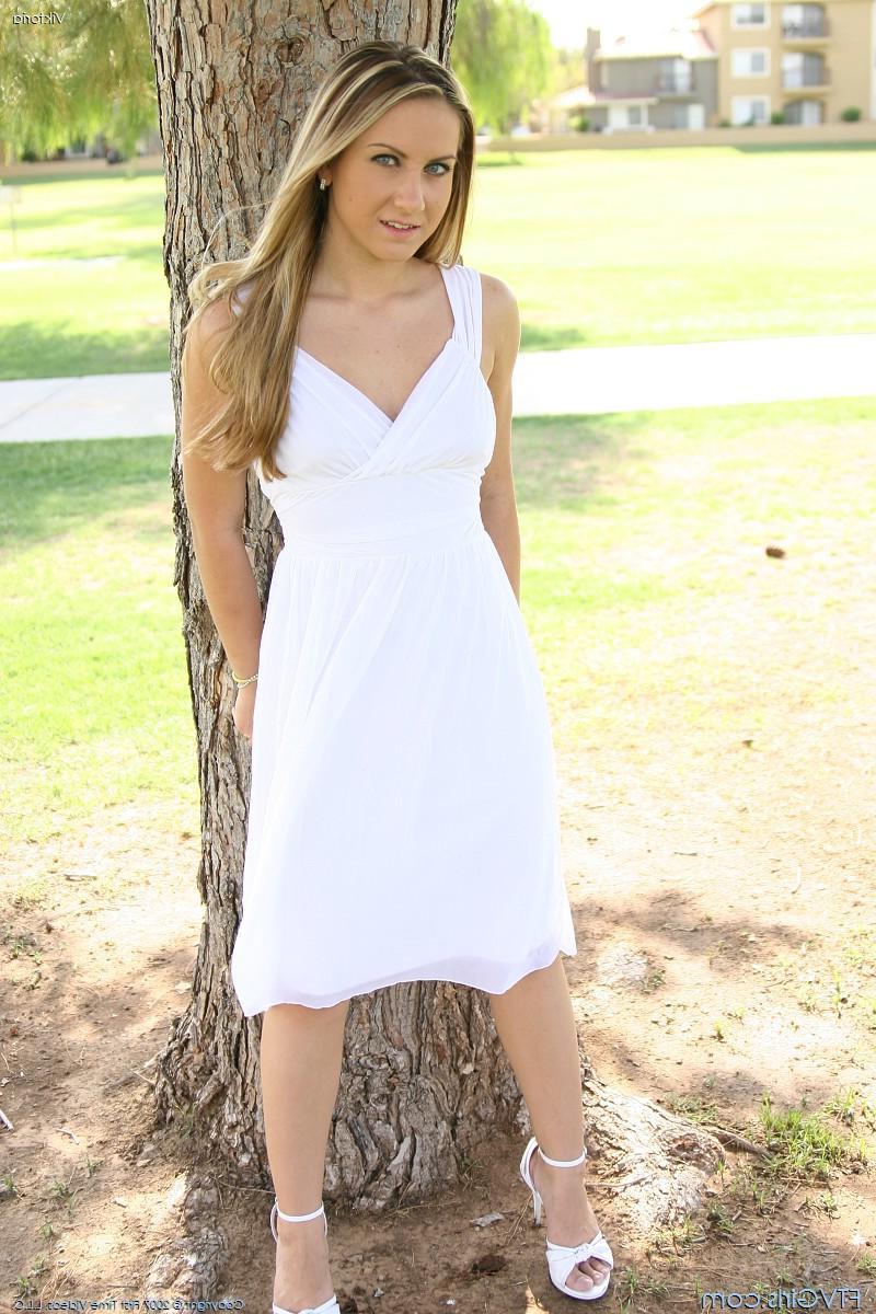 20P Pictures of a blond teen masturbating outside