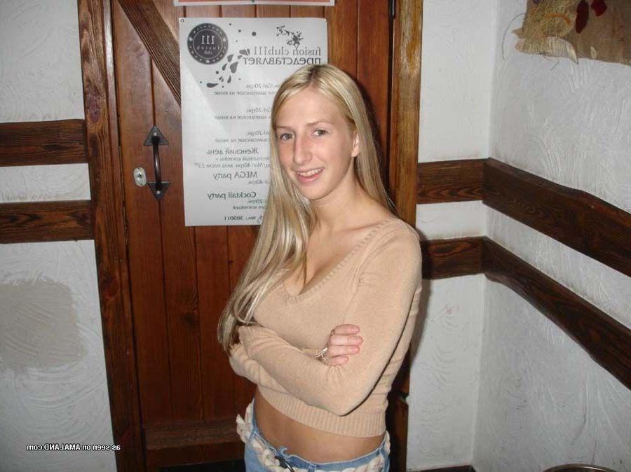 15P Pictures of a hot blond teen giving a great blowjob