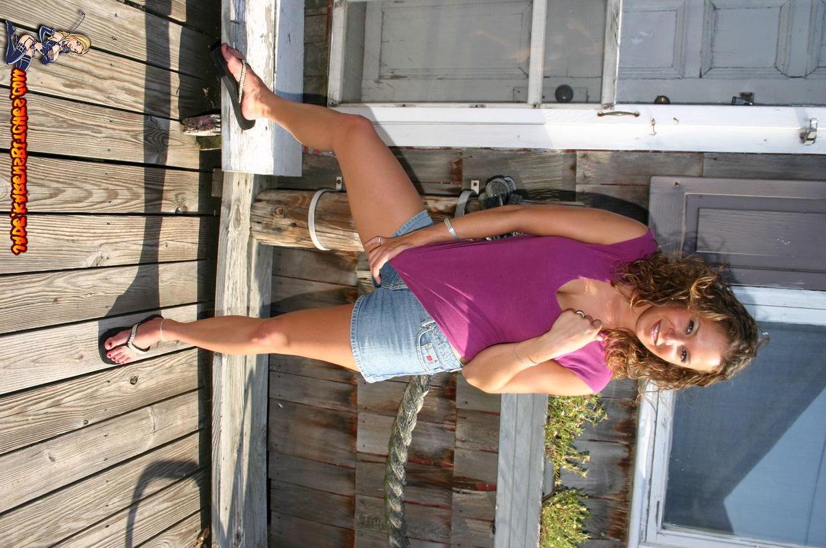 20P Pictures of a coed showing off her hot legs outside