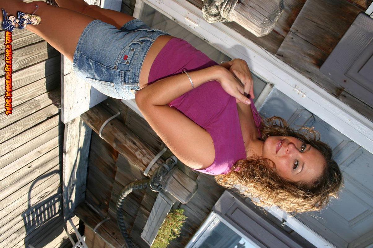 20P Pictures of a coed showing off her hot legs outside