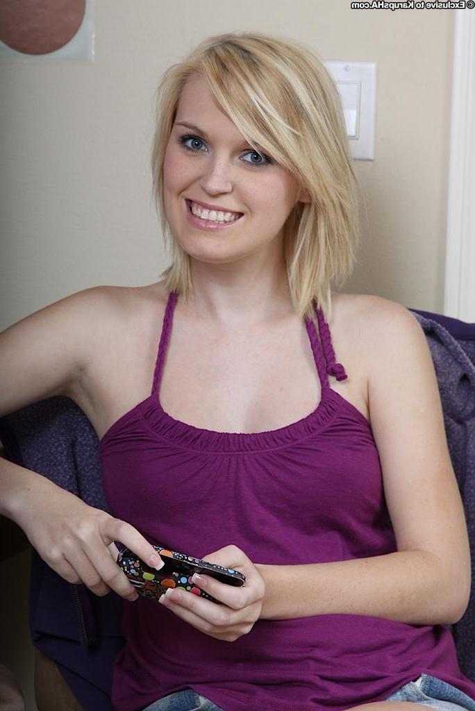 18P Blonde coed Amanda strips and spreads her tight pink pussy