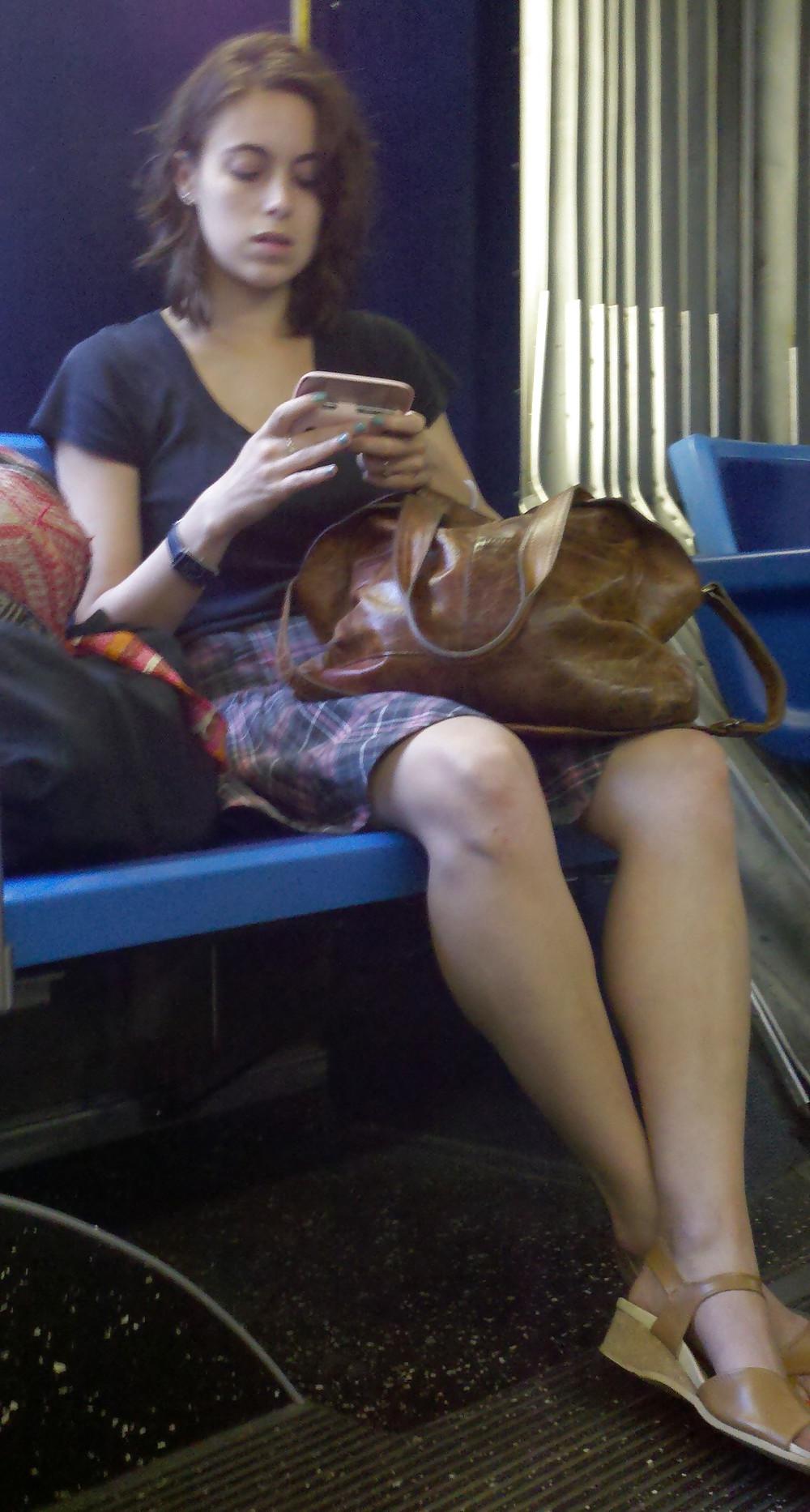 5P New York Bus Girls 1