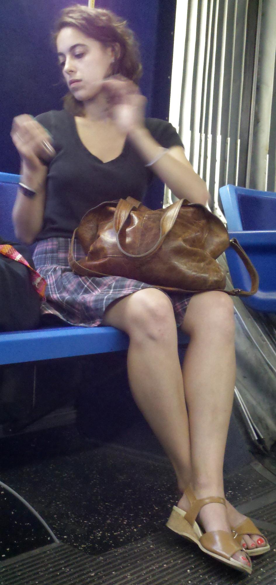 5P New York Bus Girls 1