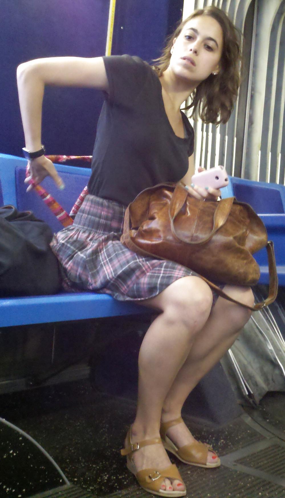 5P New York Bus Girls 1