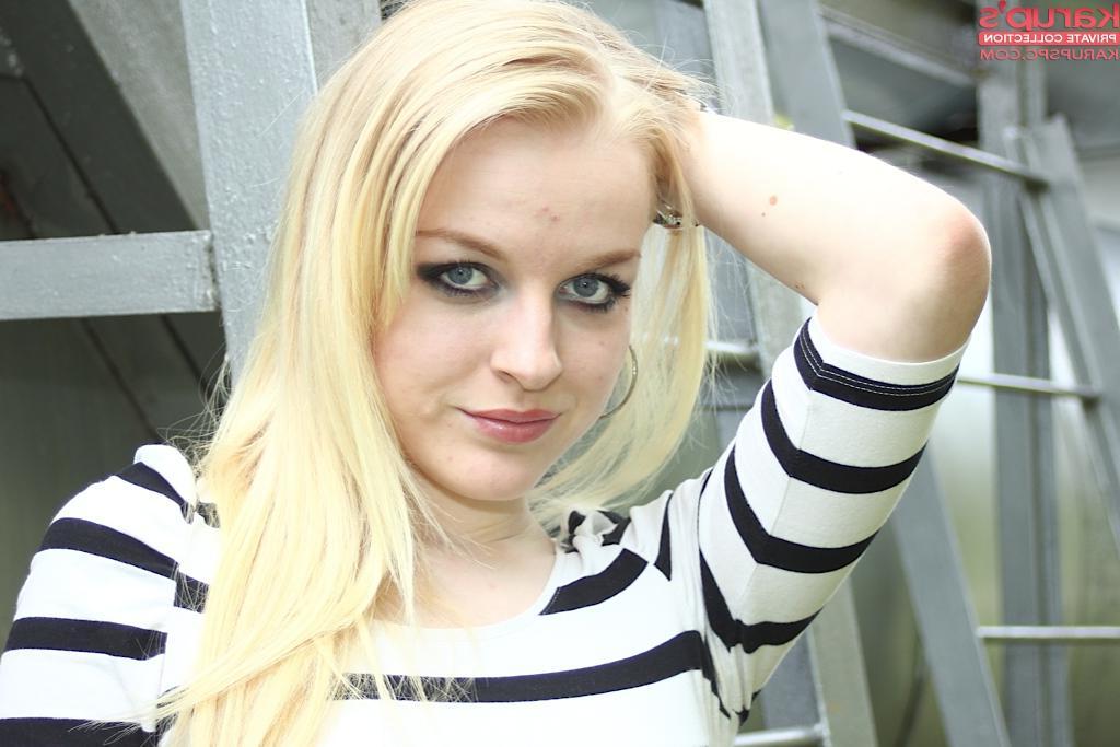 15P Sexy blond babe Bella Lei stripping naked outdoors