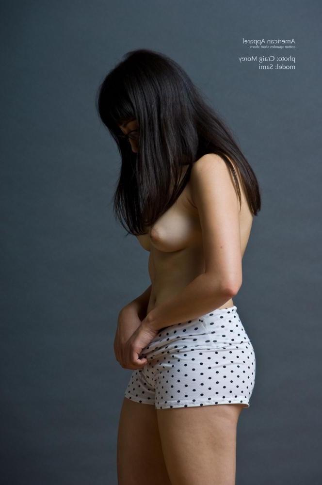 12P Hot coed Sami strips naked in the studio