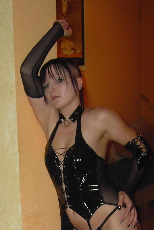 14P Wild gothic chick poses in her lingerie on cam