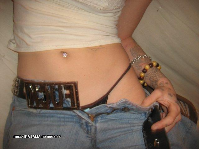 15P Hot collection of a wild rocker babe's selfpics