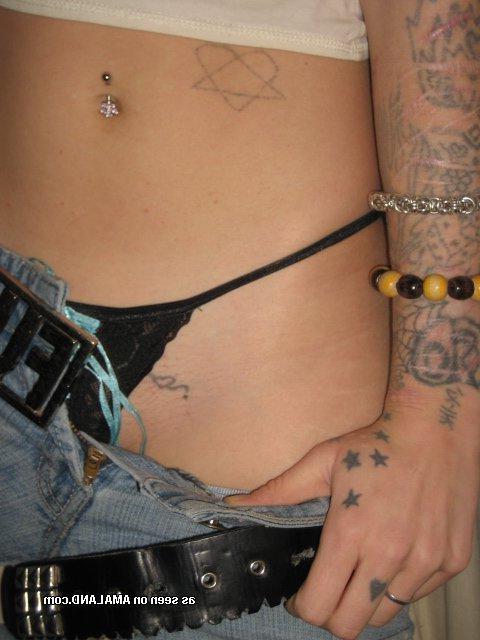 15P Hot collection of a wild rocker babe's selfpics