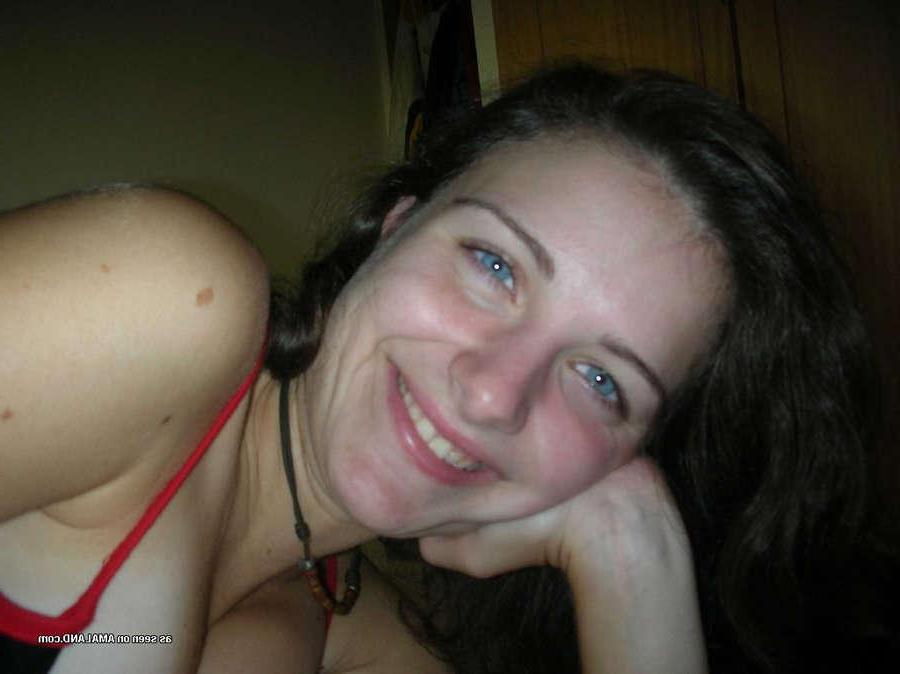16P Pictures of wild Sandy playing with her BF's cock