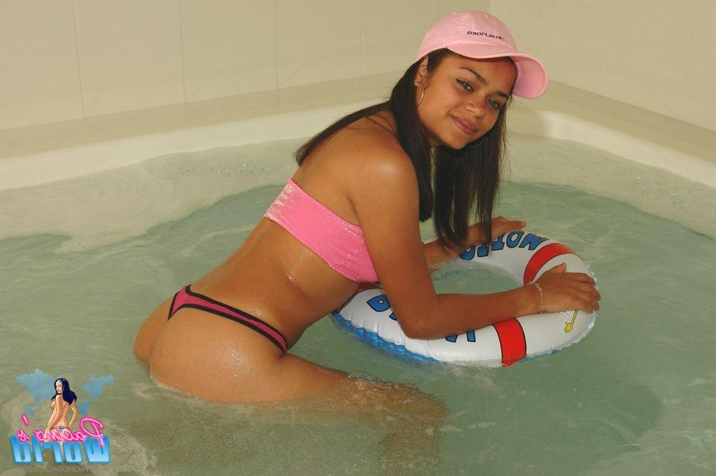 20P Pictures of a nude teen waiting for you