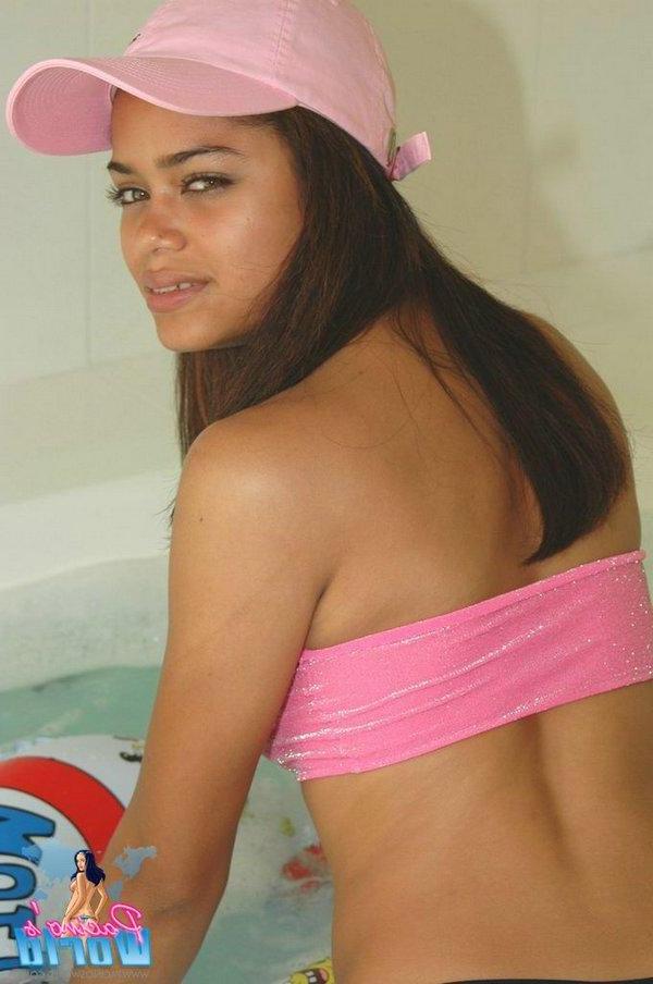 20P Pictures of a nude teen waiting for you