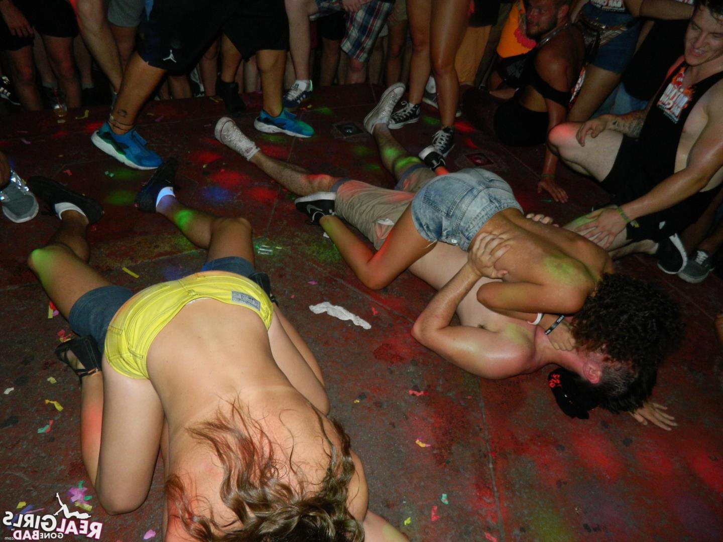 12P College coeds flash, dance and strip at a night club