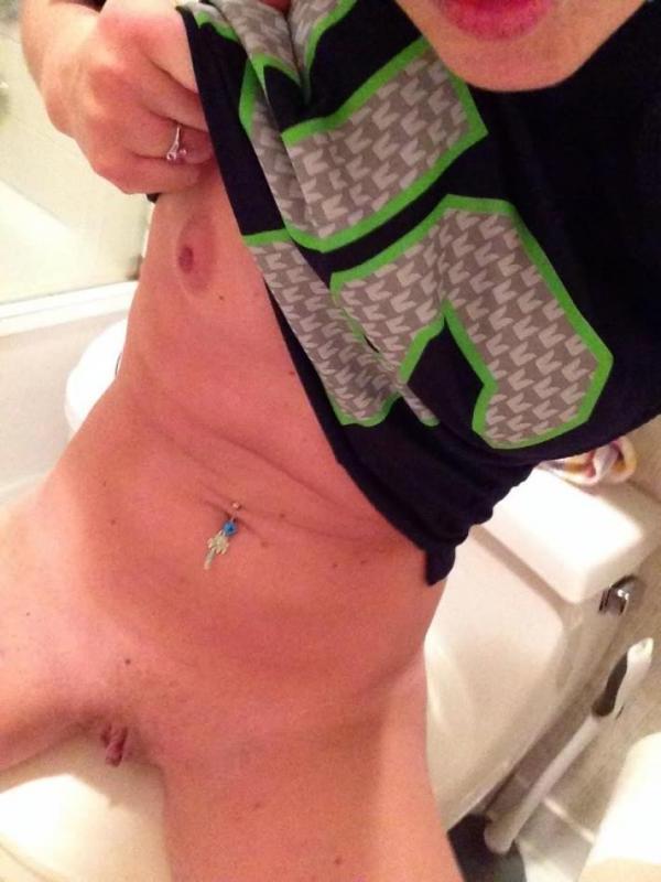 14P Hot college coed doing a striptease for you