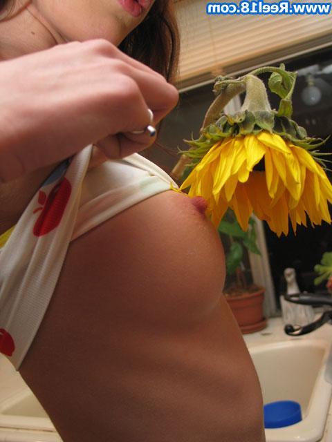17P Pictures of a hot coed in a thong
