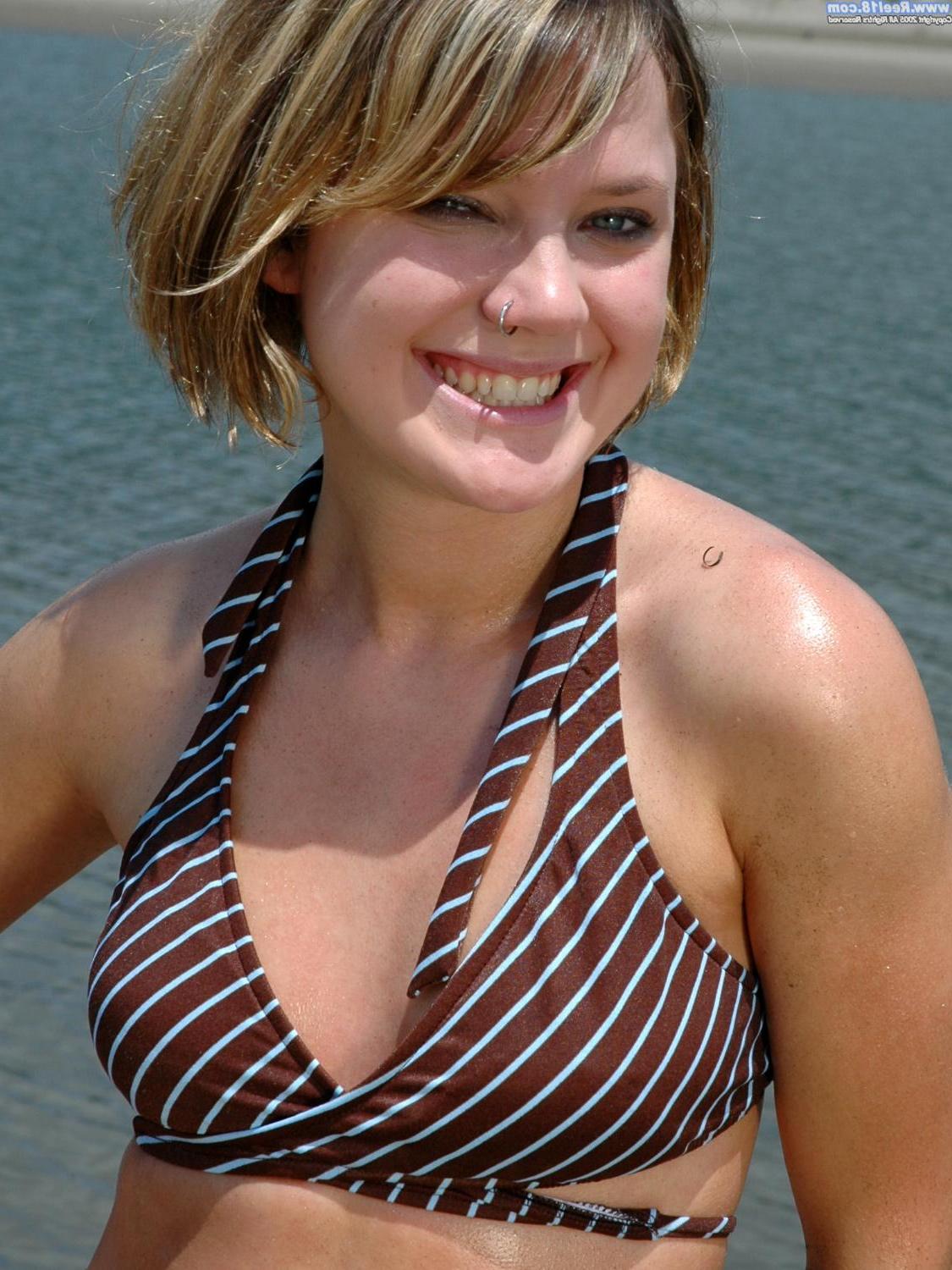 17P Pictures of a cute coed exposing herself on the beach