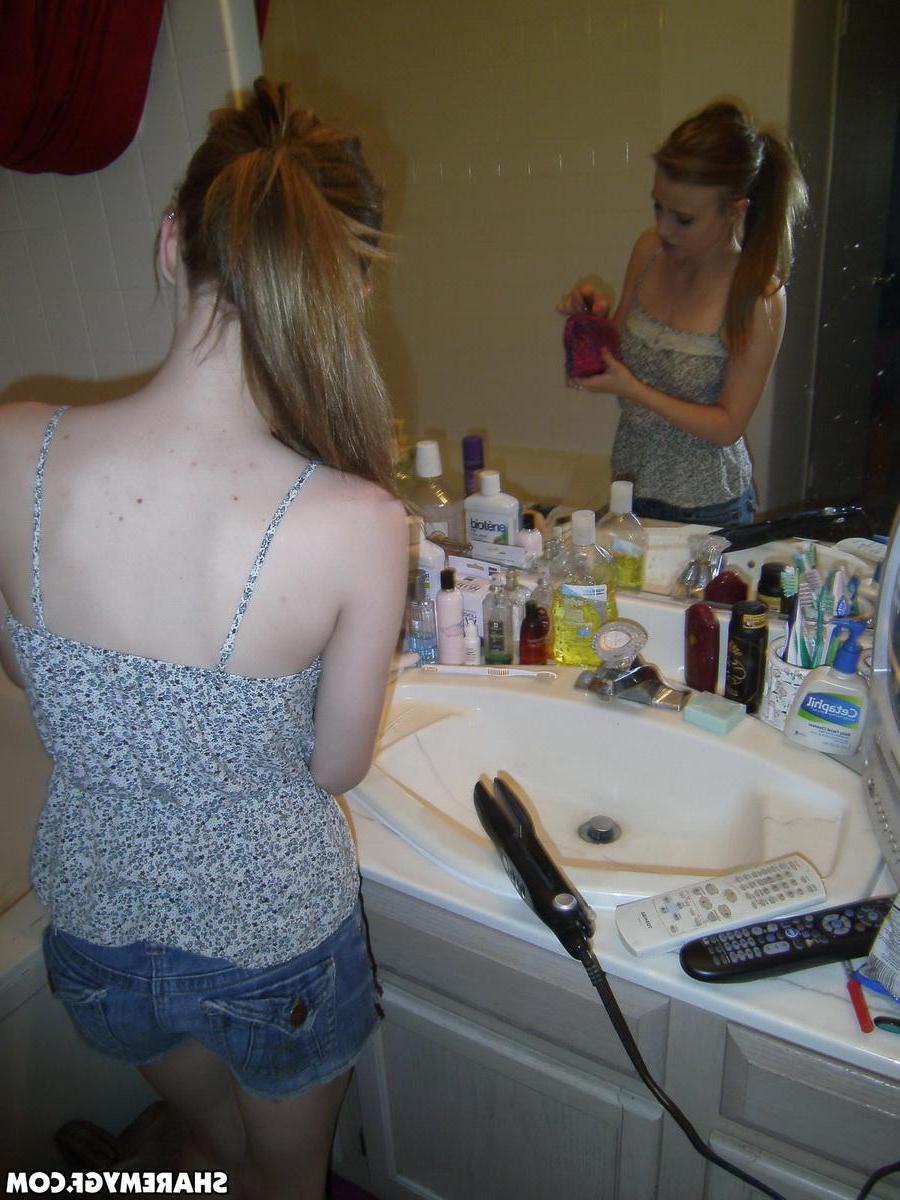 20P Candids of a hot blonde coed doing her makeup and flashing her boobs
